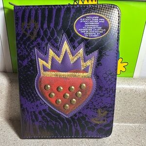 Disney Store Exclusive Descendants 3 Zip-Up Notebook Stationery Kit